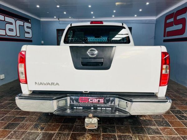 2012-Nissan-Navara-25-dCi-XE-Double-Cab image:4