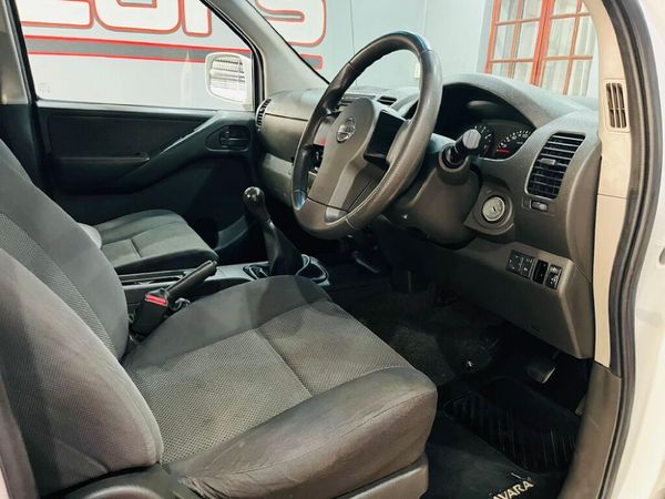 2012-Nissan-Navara-25-dCi-XE-Double-Cab image:6