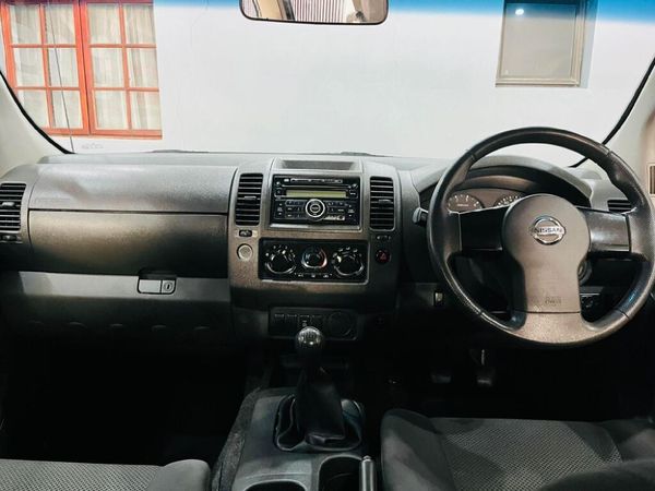 2012-Nissan-Navara-25-dCi-XE-Double-Cab image:8