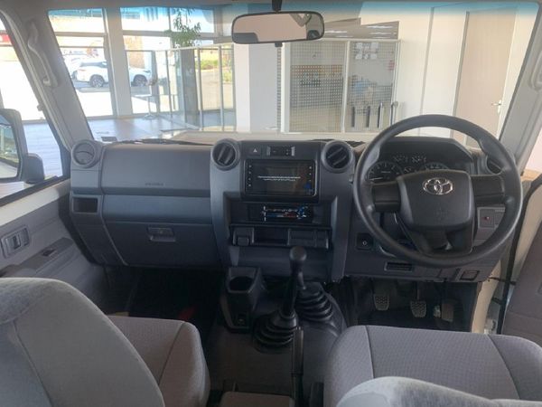 2026-Toyota-Land-Cruiser-79-42-D-Double-Cab image:10