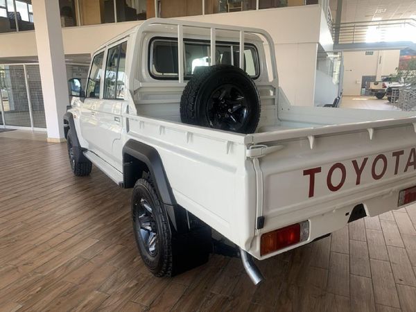 2026-Toyota-Land-Cruiser-79-42-D-Double-Cab image:6