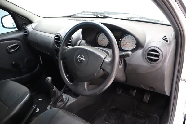 2022-Nissan-NP200-16 image:10