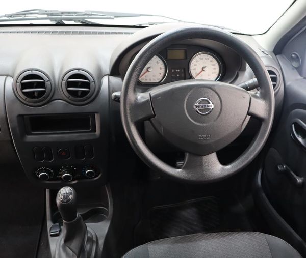 2022-Nissan-NP200-16 image:12