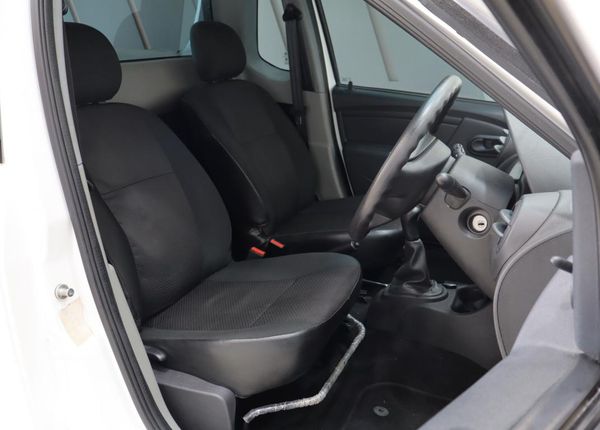 2022-Nissan-NP200-16 image:13