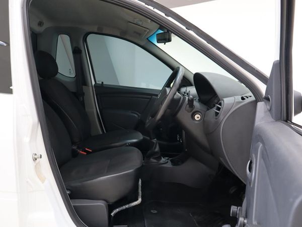 2022-Nissan-NP200-16 image:14
