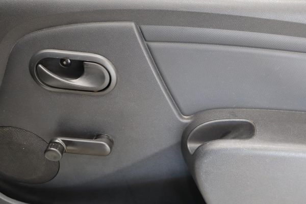 2022-Nissan-NP200-16 image:15