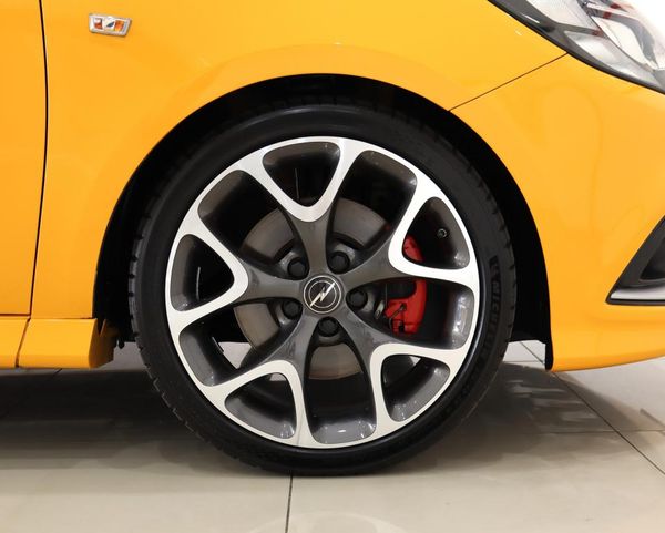 2019-Opel-Corsa-14T-GSi-3-dr image:7
