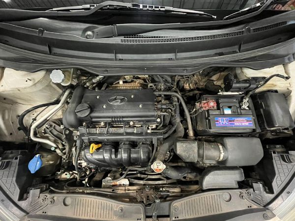 2013-Hyundai-i20-14-Fluid image:12
