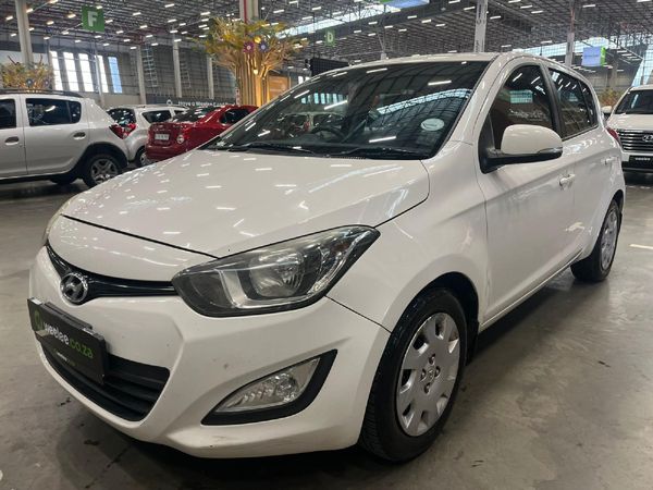 2013-Hyundai-i20-14-Fluid image:6
