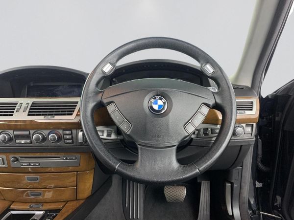 2009-BMW-7-Series-750i image:17