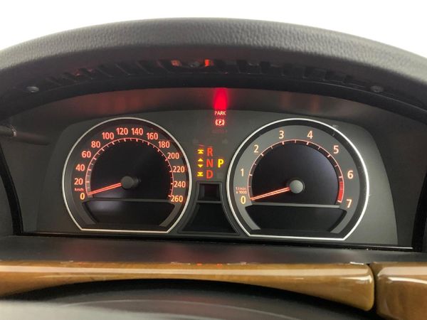2009-BMW-7-Series-750i image:6
