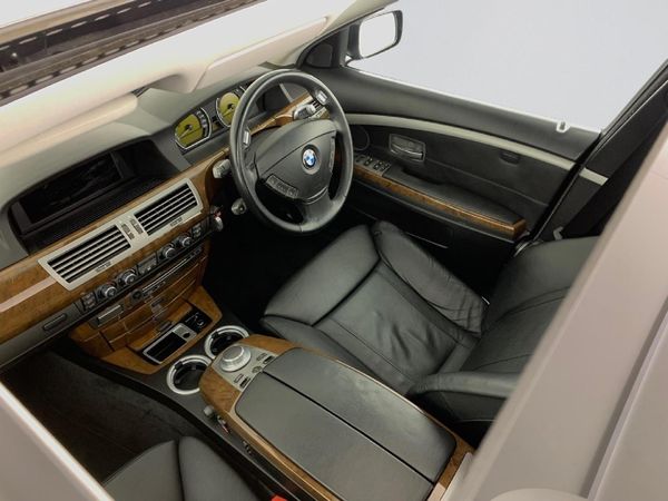 2009-BMW-7-Series-750i image:7