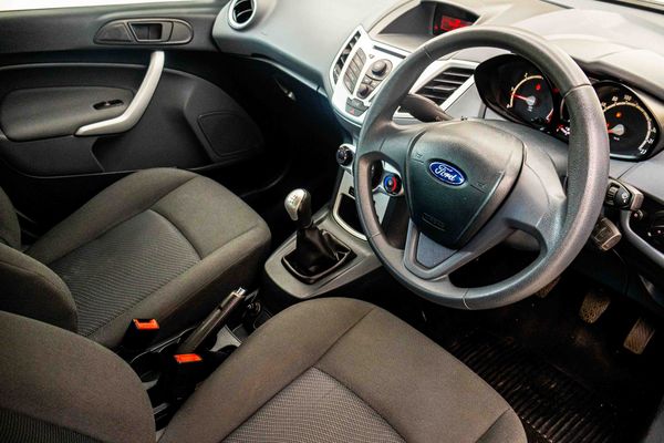 2011-Ford-Fiesta-16-TDCi-Ambiente image:11