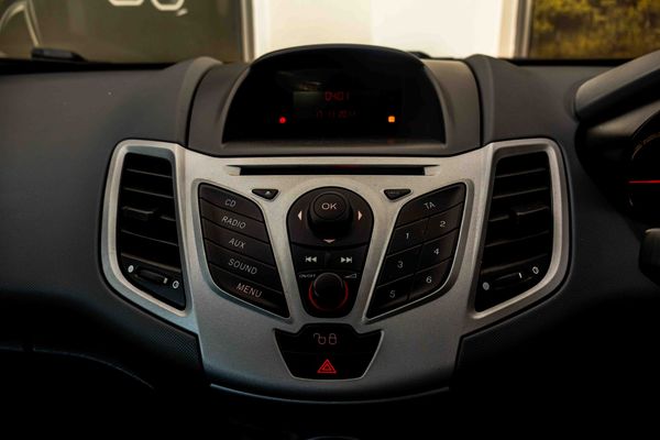 2011-Ford-Fiesta-16-TDCi-Ambiente image:14