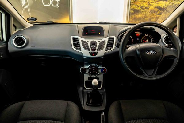 2011-Ford-Fiesta-16-TDCi-Ambiente image:17