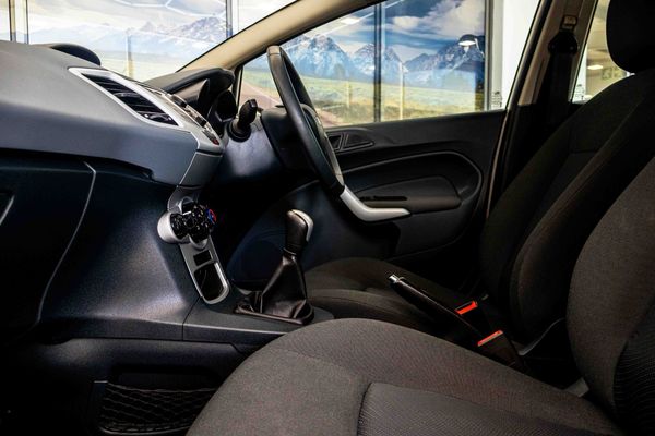 2011-Ford-Fiesta-16-TDCi-Ambiente image:20
