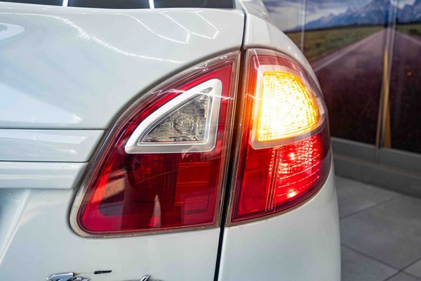 2011-Ford-Fiesta-16-TDCi-Ambiente image:8