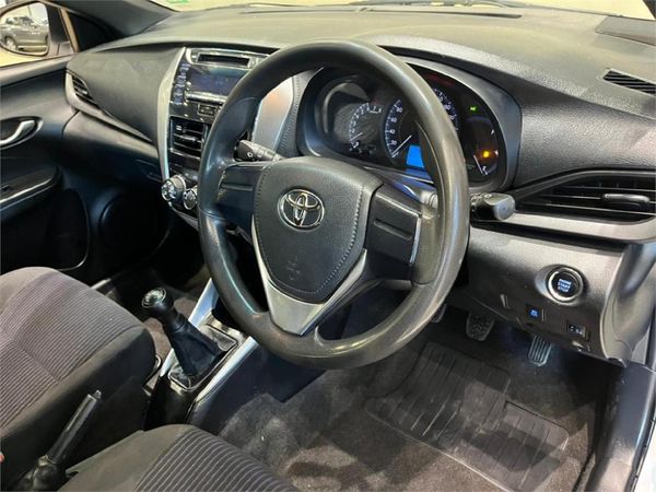 2019-Toyota-Yaris-15-XI-5-dr image:6