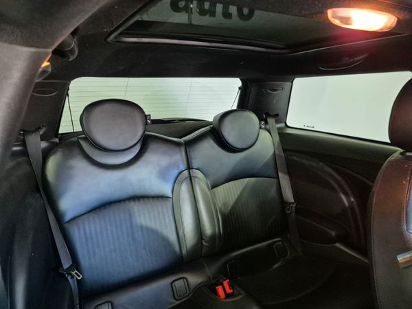 2012-MINI-Hatch-Cooper-S-Auto image:9