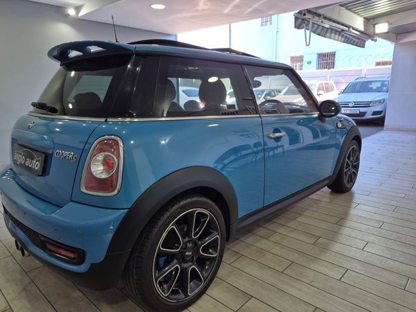 2012-MINI-Hatch-Cooper-S-Auto image:12