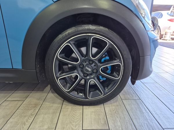 2012-MINI-Hatch-Cooper-S-Auto image:15
