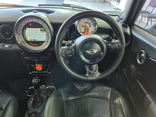 2012-MINI-Hatch-Cooper-S-Auto image:5