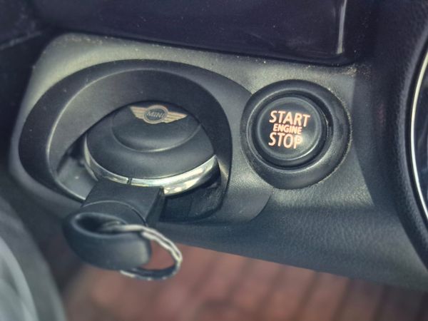 2012-MINI-Hatch-Cooper-S-Auto image:7