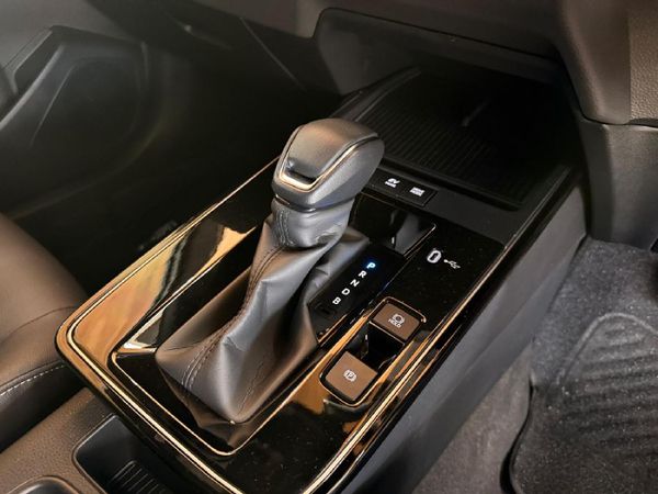 2026-Toyota-Corolla-Cross-18-XS-Hybrid image:18