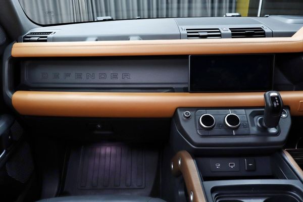2021-Land-Rover-Defender-110-D300-X-221kW image:13