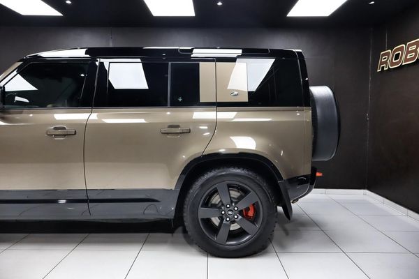 2021-Land-Rover-Defender-110-D300-X-221kW image:3