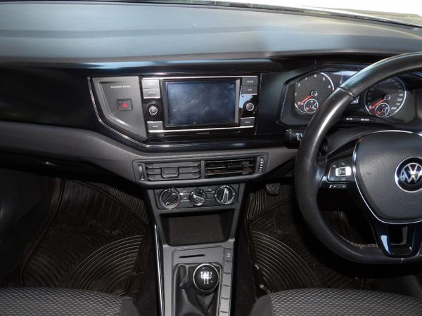 2021-Volkswagen-Polo-10-TSI-Trendline image:9