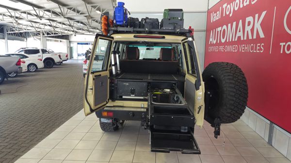 2022-Toyota-Land-Cruiser-76-45-D-V8-Station-Wagon image:10
