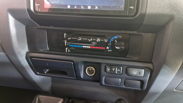 2022-Toyota-Land-Cruiser-76-45-D-V8-Station-Wagon image:16