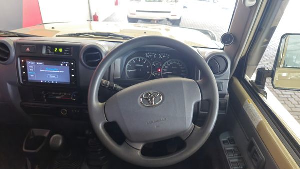 2022-Toyota-Land-Cruiser-76-45-D-V8-Station-Wagon image:19
