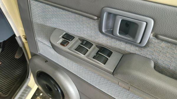 2022-Toyota-Land-Cruiser-76-45-D-V8-Station-Wagon image:21