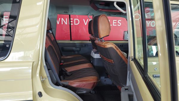 2022-Toyota-Land-Cruiser-76-45-D-V8-Station-Wagon image:23