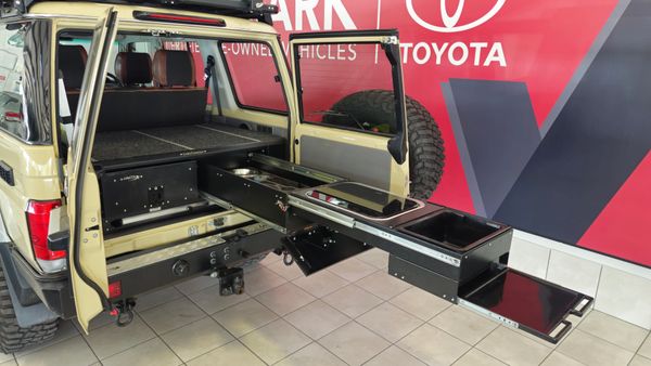 2022-Toyota-Land-Cruiser-76-45-D-V8-Station-Wagon image:25