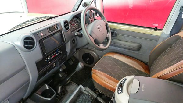 2022-Toyota-Land-Cruiser-76-45-D-V8-Station-Wagon image:29