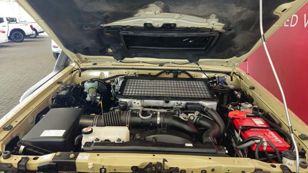 2022-Toyota-Land-Cruiser-76-45-D-V8-Station-Wagon image:31