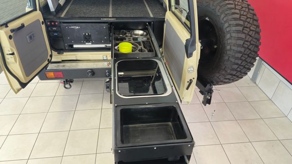 2022-Toyota-Land-Cruiser-76-45-D-V8-Station-Wagon image:5