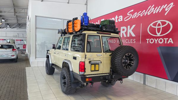 2022-Toyota-Land-Cruiser-76-45-D-V8-Station-Wagon image:6