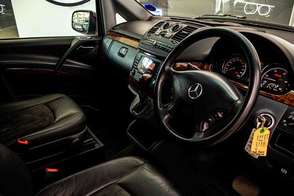 2010-Mercedes-Benz-Viano-30-CDI-V6-Ambiente image:11