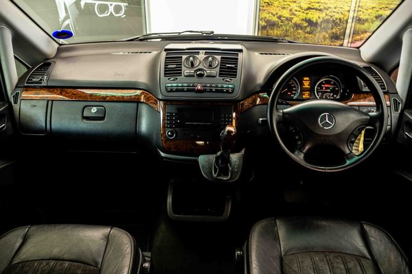 2010-Mercedes-Benz-Viano-30-CDI-V6-Ambiente image:16