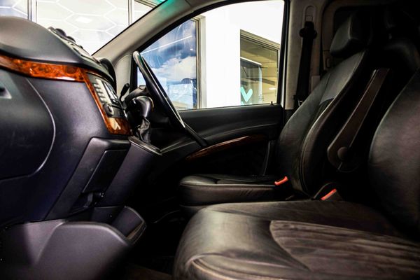 2010-Mercedes-Benz-Viano-30-CDI-V6-Ambiente image:18