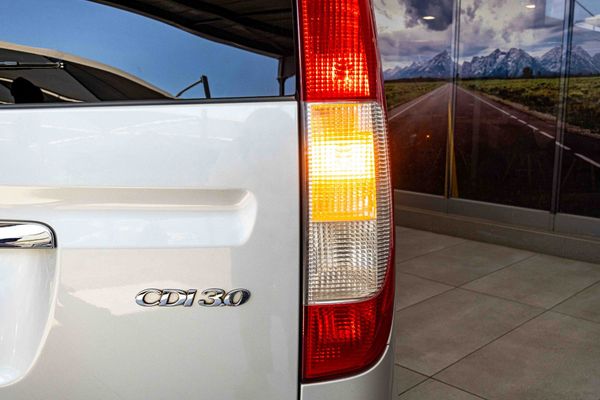 2010-Mercedes-Benz-Viano-30-CDI-V6-Ambiente image:8