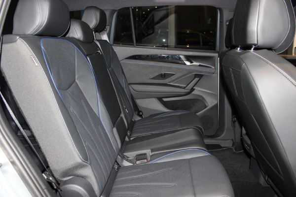 2026-Volkswagen-Tayron-14TSI-R-Line-DSG-Auto-110kw image:7