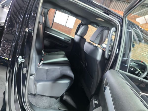 2025-Toyota-Hilux-28GD-6-GR-Sport-Double-Cab-4x4 image:4