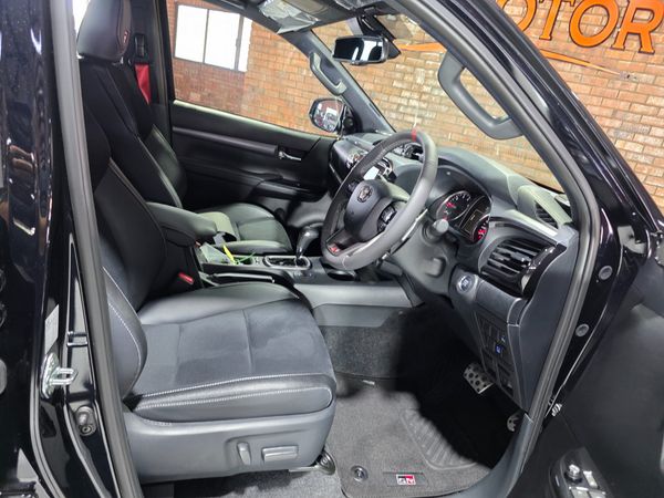 2025-Toyota-Hilux-28GD-6-GR-Sport-Double-Cab-4x4 image:5