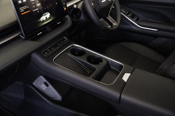 2026-Haval-H6-15T-Hybrid-Luxury-DHT image:11