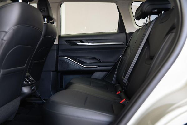 2026-Haval-H6-15T-Hybrid-Luxury-DHT image:13